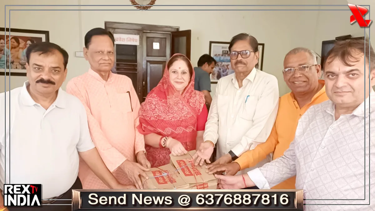 फूलों की जगह 1000 बालपेन से स्वागत, विद्यार्थियों तक पहुंचेगी सामग्री