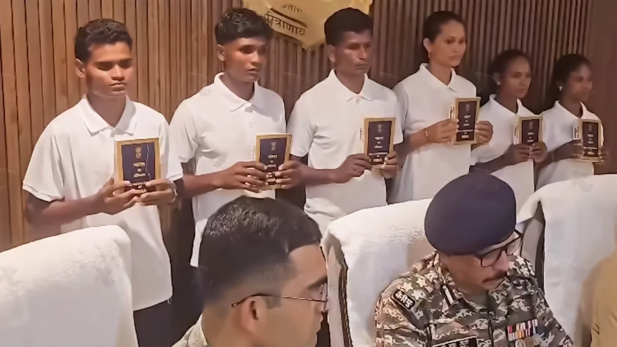 माओवादी सरेंडर से सुरक्षा अभियान को बढ़त, छह कैडर मुख्यधारा में लौटे