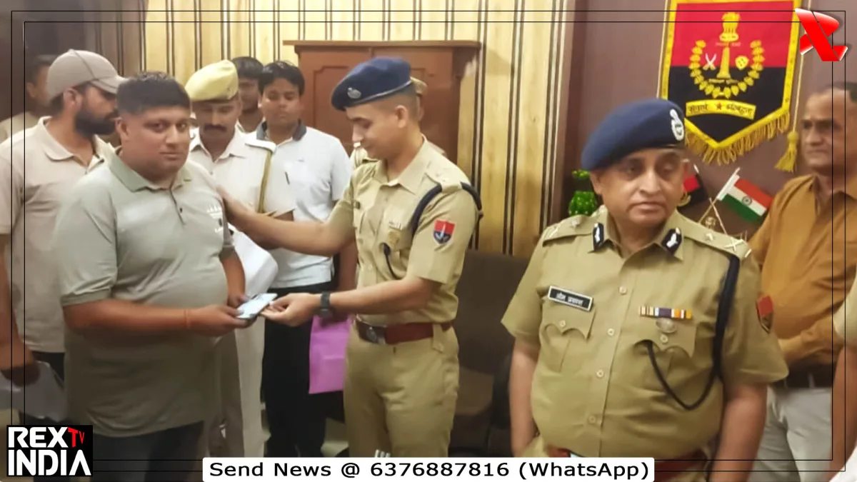 पुलिस ने लोगों के खोए हुए मोबाइल लौटाए