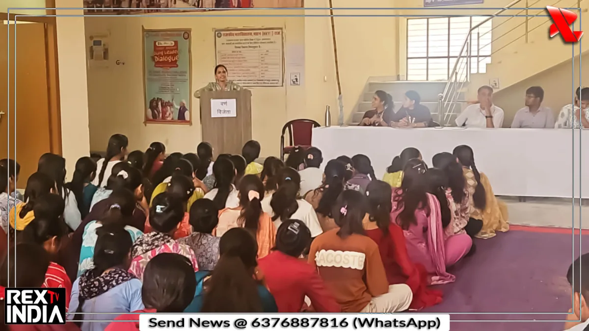 हिंदी दिवस समारोह में सजा काव्य मंच, विजेताओं ने बढ़ाया कॉलेज का मान