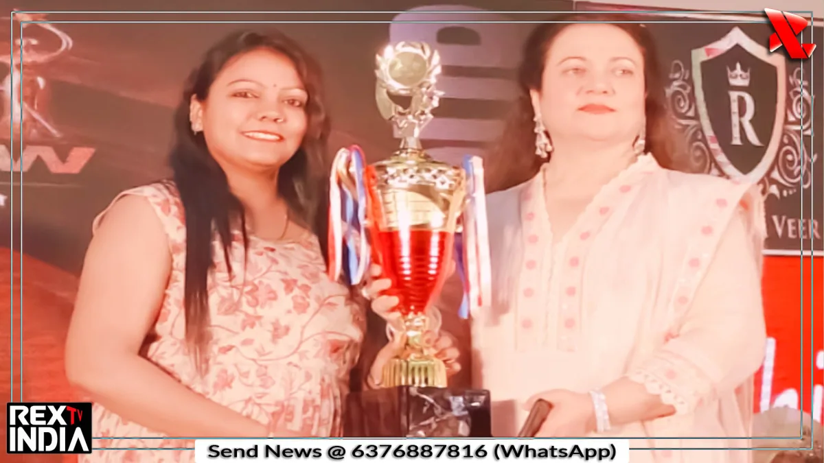 बॉलीवुड अभिनेत्री मंदाकिनी के हाथों सम्मानित हुई पर्वतारोही शिवानी