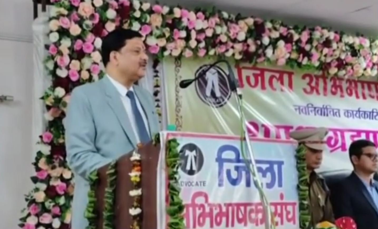 जिला अभिभाषक संघ का शपथ ग्रहण समारोह: सस्ते और सुलभ न्याय के साथ संतुलन भी जरूरी –न्यायाधिपति उमाशंकर व्यास