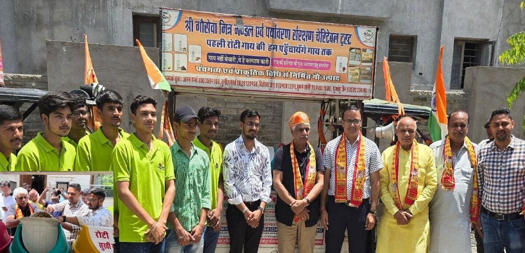गौ सेवा रथ में गौग्रास: भीलवाड़ा में बदलते भारत की नई छवि देख अभिभूत हुए पुष्पेन्द्र कुलश्रेष्ठ
