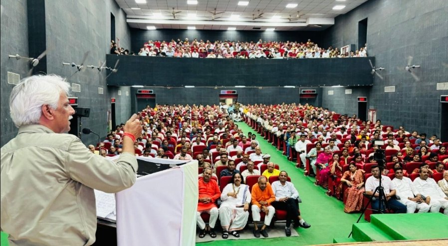 सत्ता के दलालों और पलायन पर कुलश्रेष्ठ का तंज: भीलवाड़ा में सनातनी समाज से आत्मचिंतन का आह्वान