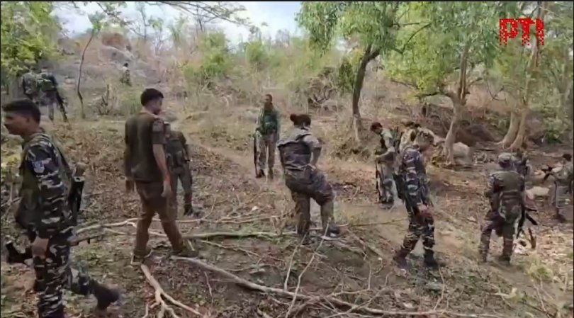 लाल आतंक पर करारा प्रहार: मुठभेड़ में एक टॉप माओवादी कमांडर ढेर, 15 लाख का इनामी घायल