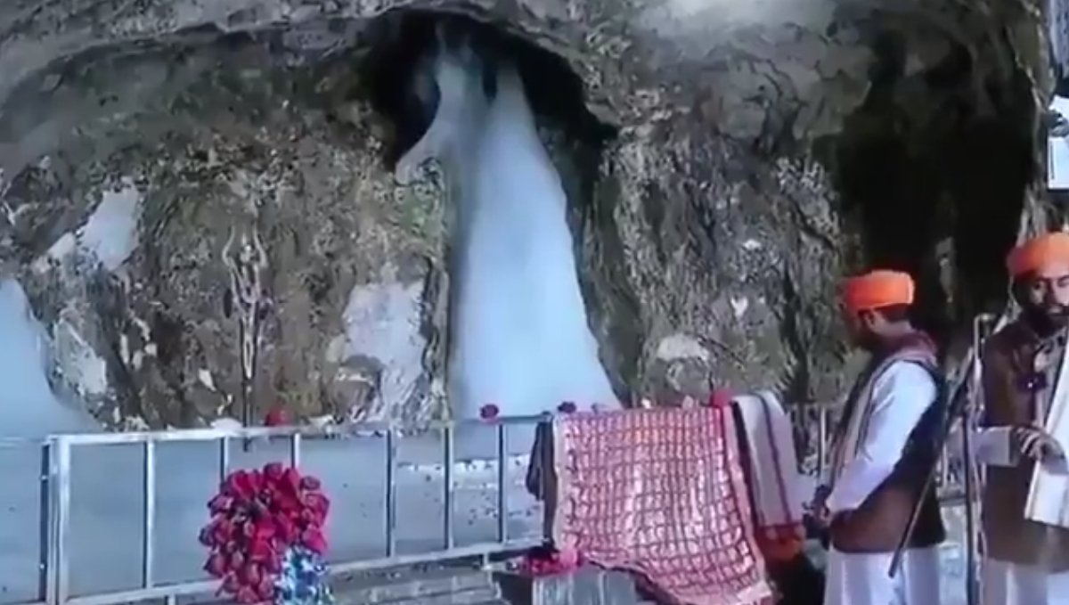 अमरनाथ यात्रा: बम-बम भोले के जयघोष से गूंजा भगवती नगर, जम्मू आधार शिविर से 11वां जत्था रवाना