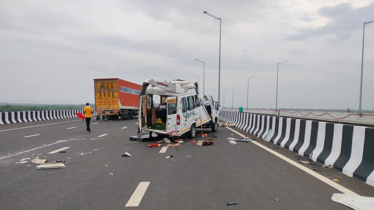 तेज रफ्तार और लापरवाही का कहर: कोटा में मिनी बस-ट्रक भिड़ंत, परिवार में पसरा मातम