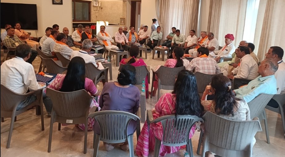स्वास्थ्य, शिक्षा और आत्मनिर्भरता पर जोर: भीलवाड़ा में विवेकानंद शाखा की मंथन बैठक में विशेषज्ञों का ज्ञान साझा