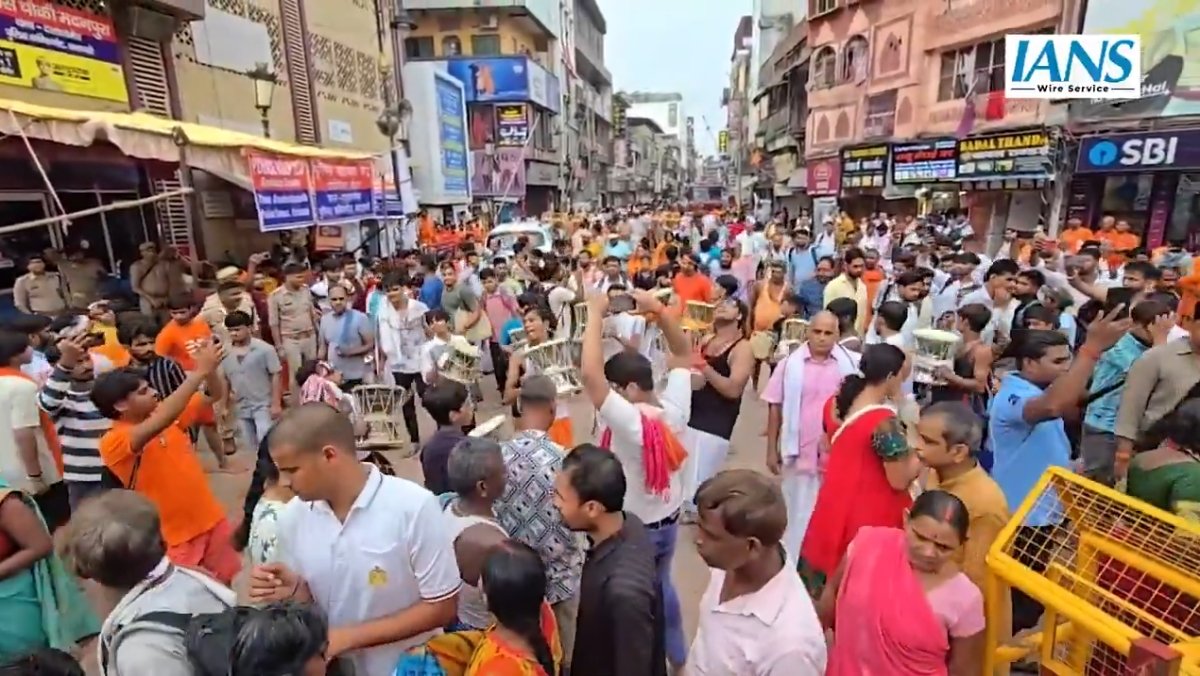 बाबा के दरबार में डमरुओं की गूँज: सावन के पहले सोमवार पर यादव बंधुओं की अलौकिक आस्था