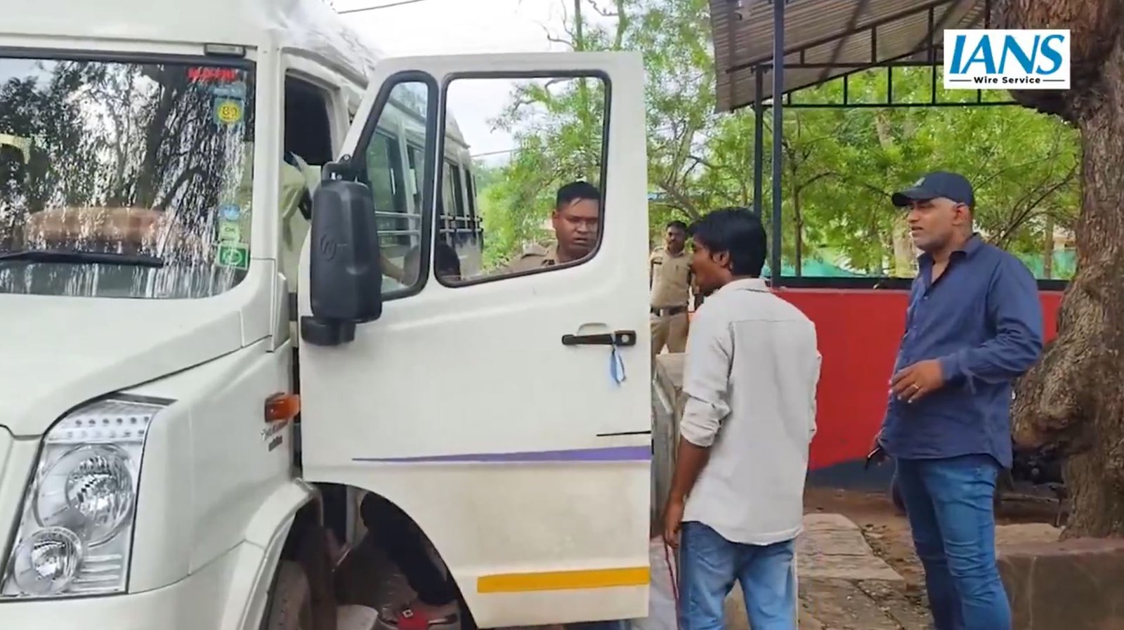 अवैध अप्रवासियों के खिलाफ बड़ी कार्रवाई: राजनांदगांव में 13 बांग्लादेशी सलाखों के पीछे