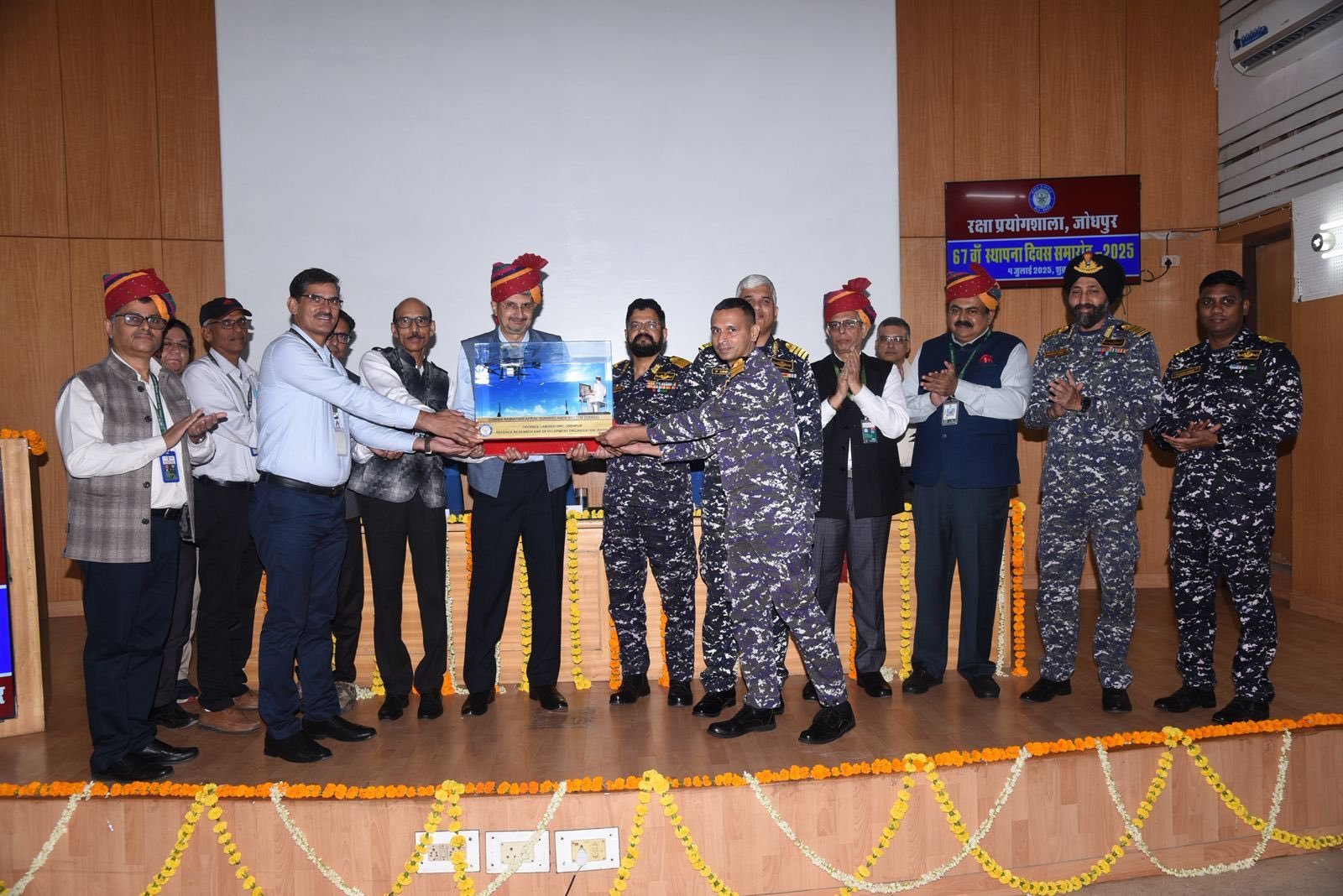 रक्षा आत्मनिर्भरता का नया अध्याय: DRDO ने नौसेना को सौंपे 6 रणनीतिक स्वदेशी उत्पाद