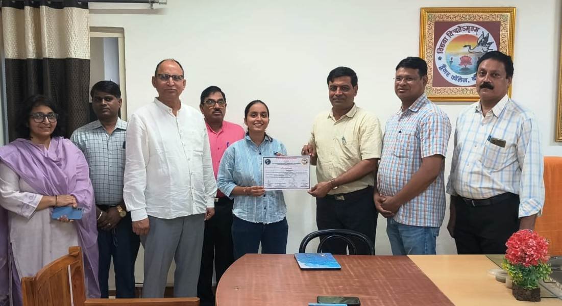 डूंगर कॉलेज की गोल्डन गर्ल! चंचल शर्मा ने अपनी फिल्म से दिखाया नमक मजदूरों का अनमोल संघर्ष, मिला अवार्ड
