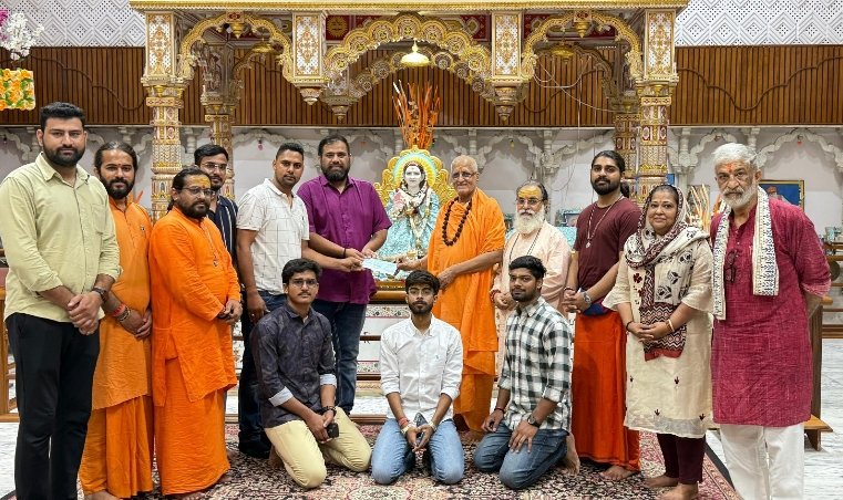 आस्था और सेवा का अनमोल संगम! हरिशेवा धाम ने गौवंश की सेवा के लिए दान दिए एक लाख एक हजार रुपए 