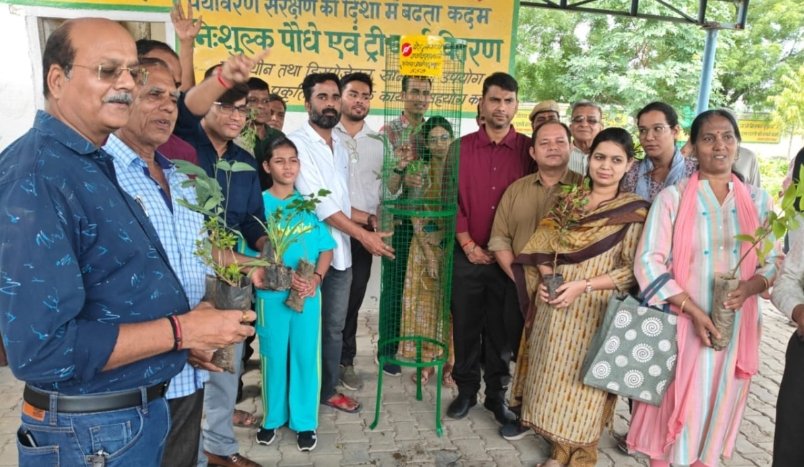 प्रदूषण का काल बनेगी हरियाली! भीलवाड़ा में 40 प्रजातियों के एक लाख पौधे बांटकर संगम उद्योग समूह ने रचा इतिहास