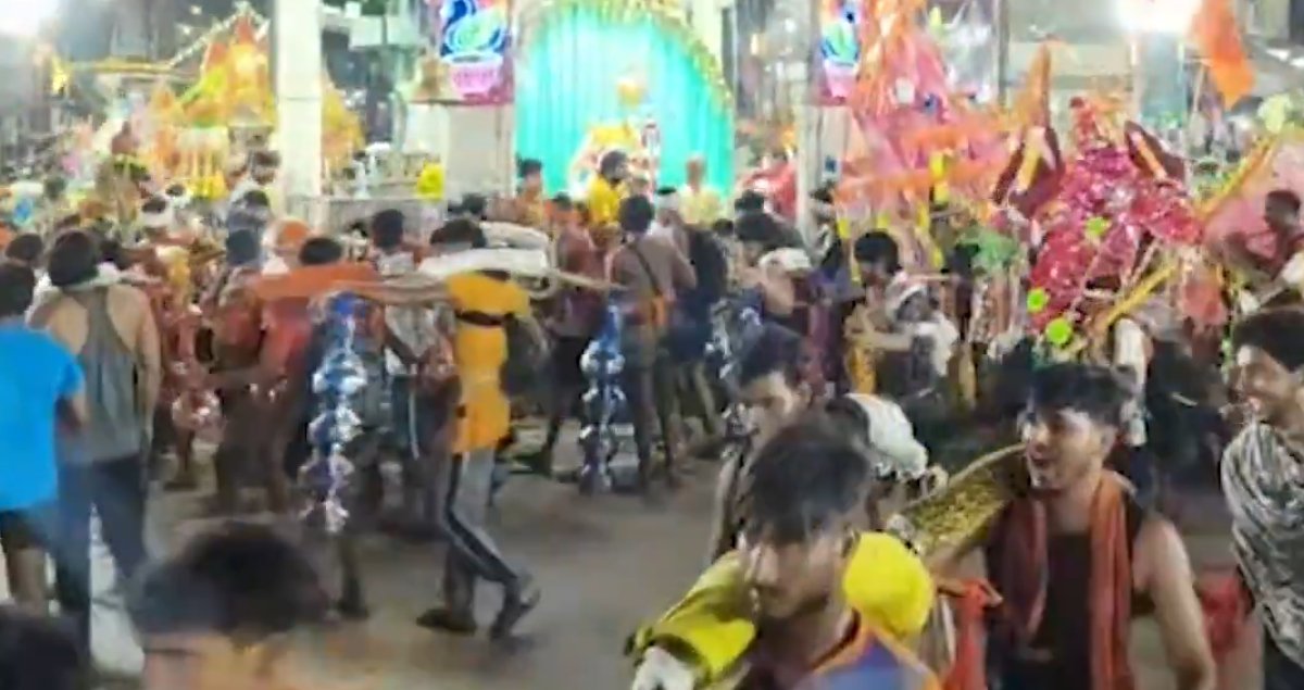 सड़कें बनी शिवमय: मुजफ्फरनगर में कांवड़ यात्रा का भव्य नजारा, भक्ति और उल्लास का अद्भुत संगम