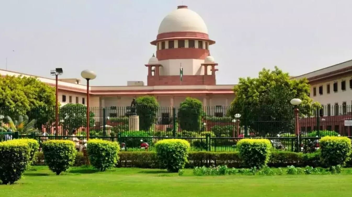 सुप्रीम कोर्ट का ऐतिहासिक फैसला: झूठी FIR दर्ज करने वाले पर 10 लाख का जुर्माना, महिला को 8 दिन जेल में रखने पर लताड़