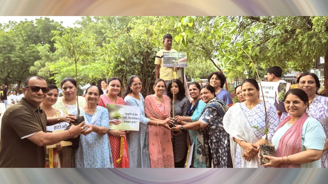 एक पेड़, एक जीवन: बीकानेर में वृद्धजन भ्रमण पथ पर हुआ वृक्षों का महादान, प्रकृति प्रेमियों का उमड़ा जनसैलाब