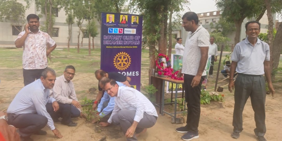 जुड़ रहा पर्यावरण और मानवीय प्रेम: रोटरी रॉयल्स का विशेष संकल्प, पौधों से सजीव हुई स्मृति