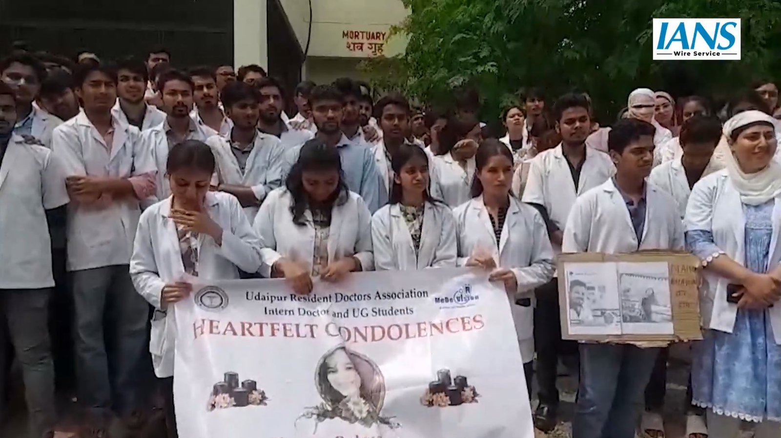 छात्रा की मौत पर गहराया रोष: मानसिक प्रताड़ना का आरोप, न्याय की मांग पर अड़े विद्यार्थी 