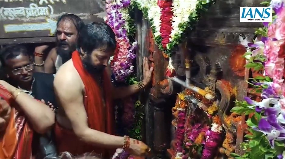 नागचंद्रेश्वर मंदिर: साल में एक बार खुलते हैं पट, महाकाल के शिखर पर नागदेवता का दिव्य वास