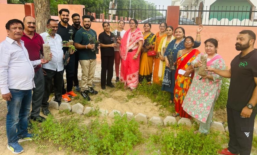 हरियालो राजस्थान अभियान: बीकानेर शहर जिलाध्यक्ष सुमन छाजेड़ के सान्निध्य में भव्य पौधरोपण