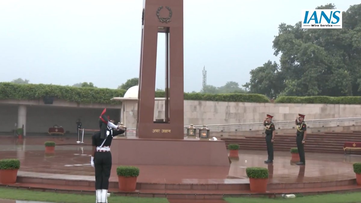 राष्ट्रीय युद्ध स्मारक पर भावभीनी विदाई: लेफ्टिनेंट जनरल एन एस राजा सुब्रमणि का शानदार सैन्य करियर संपन्न