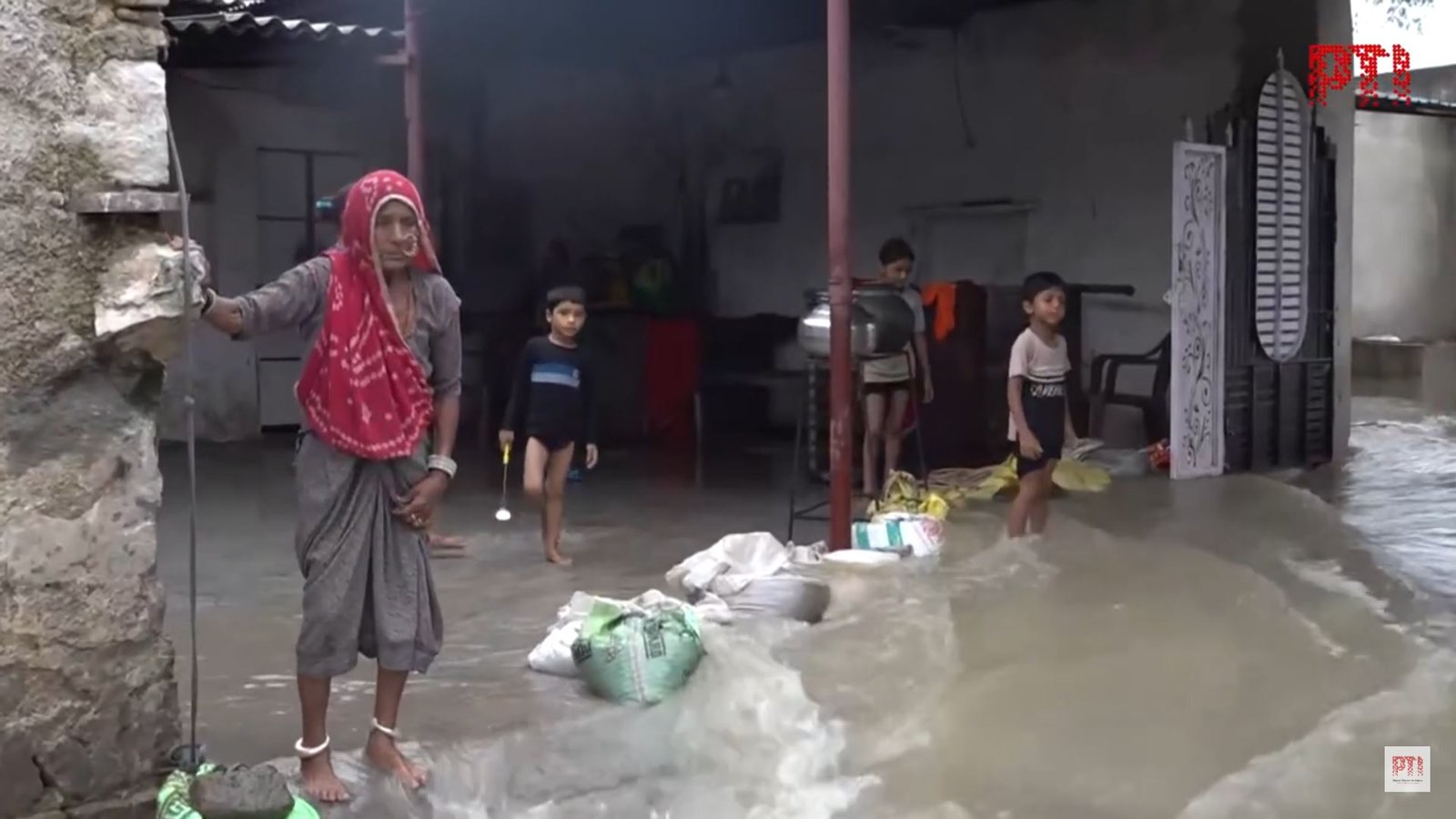 जयपुर के ग्रामीण इलाकों में बाढ़ का कहर: तीस से अधिक गाँव कटे, धूंध नदी ने किया बेहाल