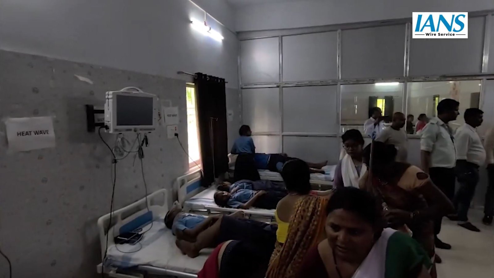 बांका में टीकाकरण के दौरान हड़कंप: एचपीवी वैक्सीन लगने से 15 छात्राएं बेहोश