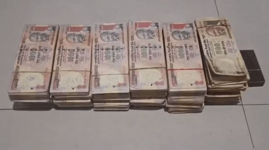 9 साल बाद भी ₹500-₹1000 के नोट: नोटों का काला कारोबार, 78 लाख की जब्ती और 5 गिरफ्तार