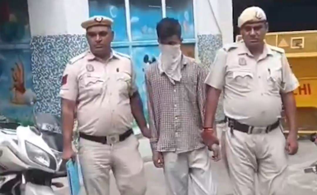 दिल्ली में वाहन चोरों का गिरोह गिरफ्तार: सात मोटरसाइकिल और चार स्कूटी बरामद