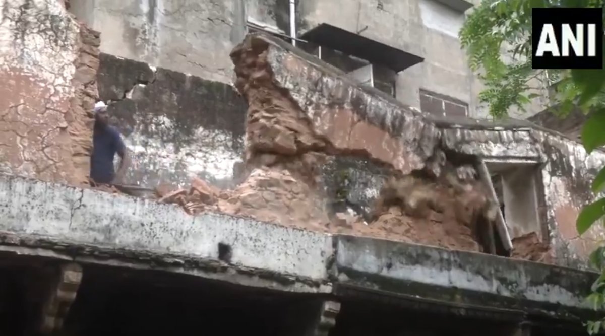 मौत की हवेलियां: जर्जर इमारतों पर चला नगर निगम का हथौड़ा, महाअभियान जारी