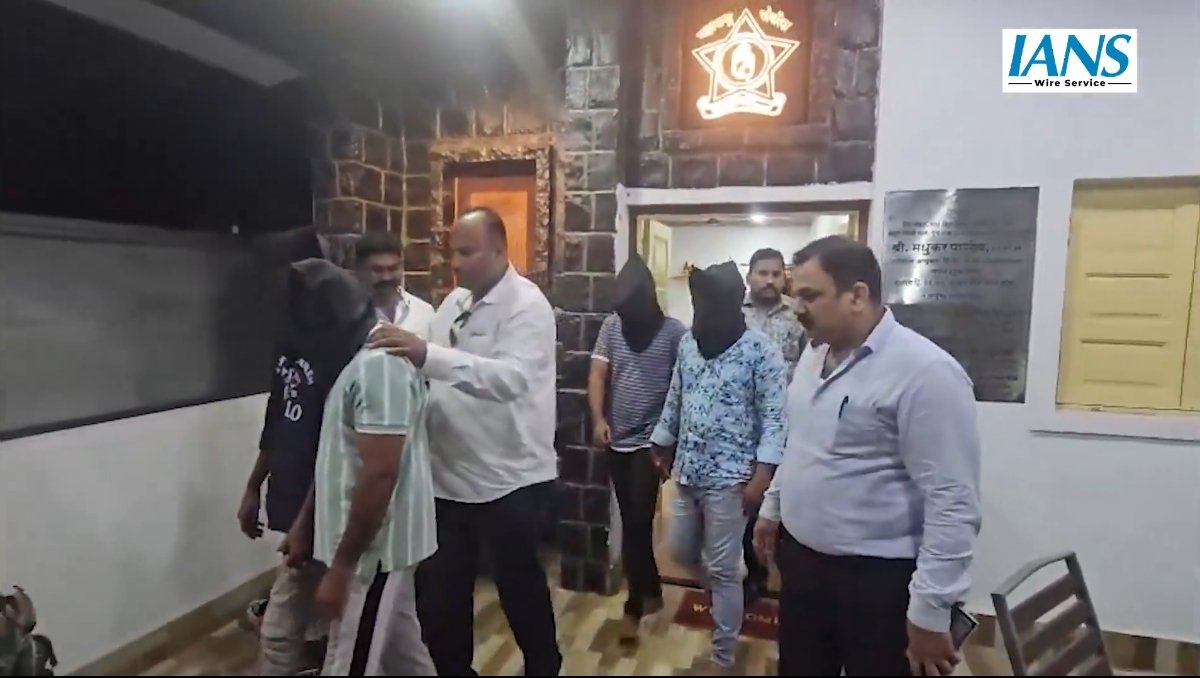 होटल में चल रही थी साजिश, 8 मोबाइल और पिस्तौल के साथ पकड़े गए सात बदमाश