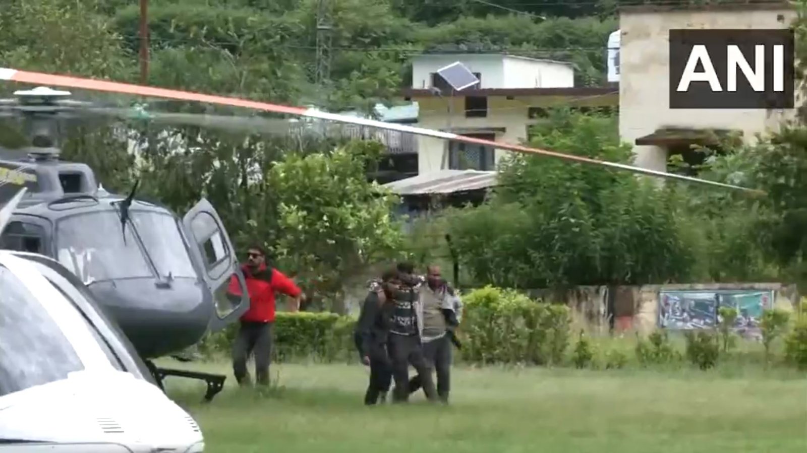 उत्तराखंड: धारली-हरसिल में भूस्खलन के बाद रेस्क्यू ऑपरेशन, धारली में फंसे 44 लोगों को ITBP ने बचाया