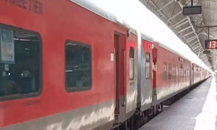 रेलवे की सूचना में बड़ी चूक, यात्रियों के बिना ही भोपाल रवाना हुई स्पेशल ट्रेन