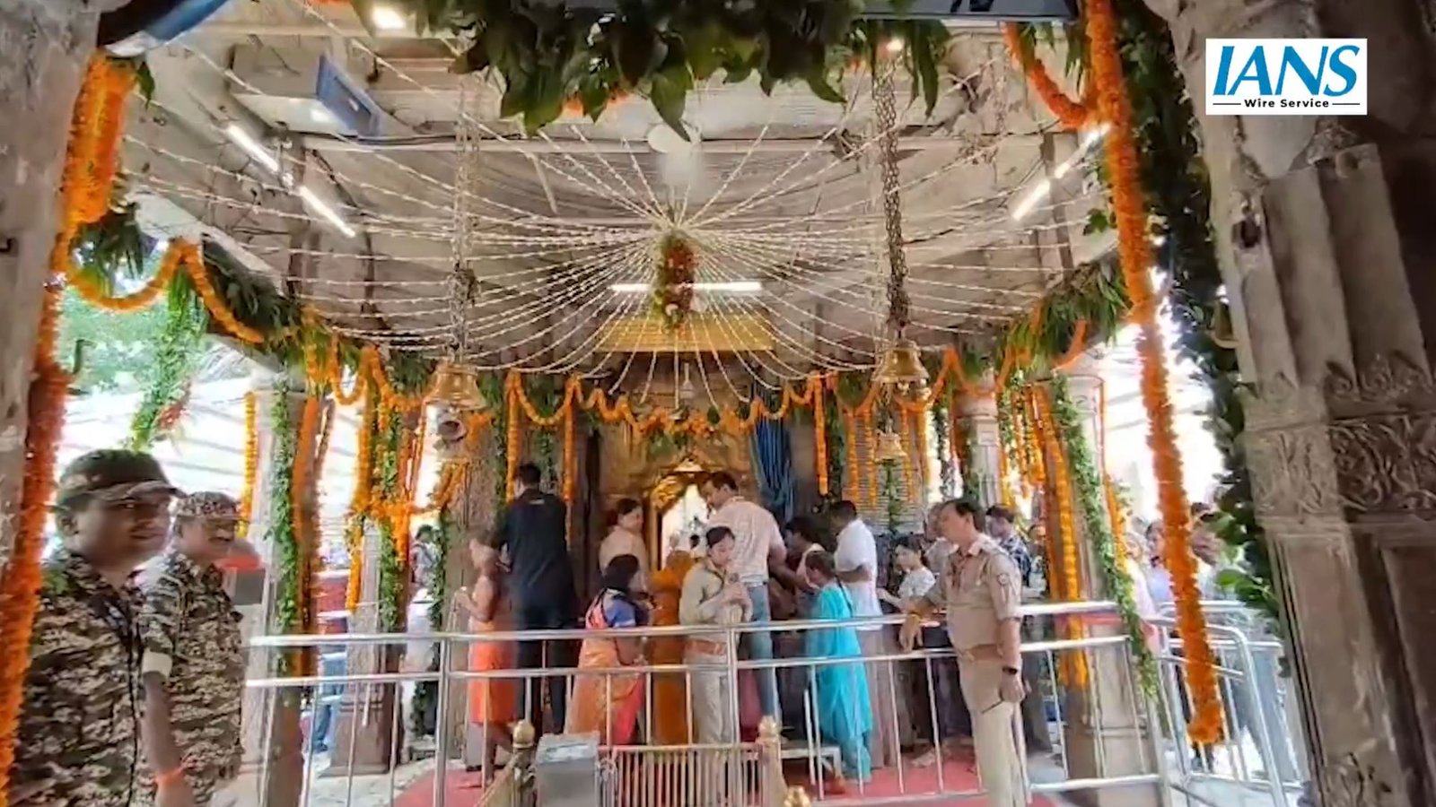 रक्षाबंधन पर विशेष सजावट, बाबा विश्वनाथ का ऐतिहासिक झूलनोत्सव आज