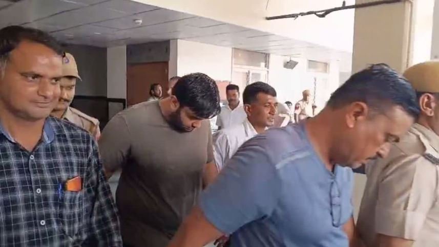 SI पेपर लीक मामला: पूर्व CM गहलोत का PSO बेटे सहित गिरफ्तार, बेटे के लिए खरीदा था पेपर