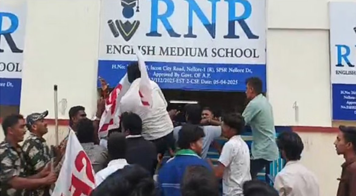 आरएनआर कॉलेज में हंगामा: पुलिस लाठीचार्ज, परिजनों को हिरासत में लेने से बढ़ा तनाव