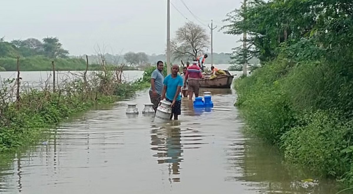यमुना का रौद्र रूप: गोकुल बैराज से पानी छोड़े जाने के बाद बाढ़ का खतरा मंडराया, 40 गांवों में अलर्ट जारी