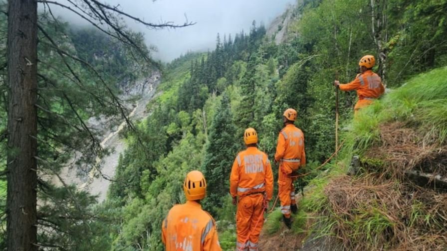 क्या धराली पर फिर आएगा सैलाब? एनडीआरएफ की रिपोर्ट ने बढ़ाई चिंता, 15 फीट मलबा बना सकता है बड़ी झील