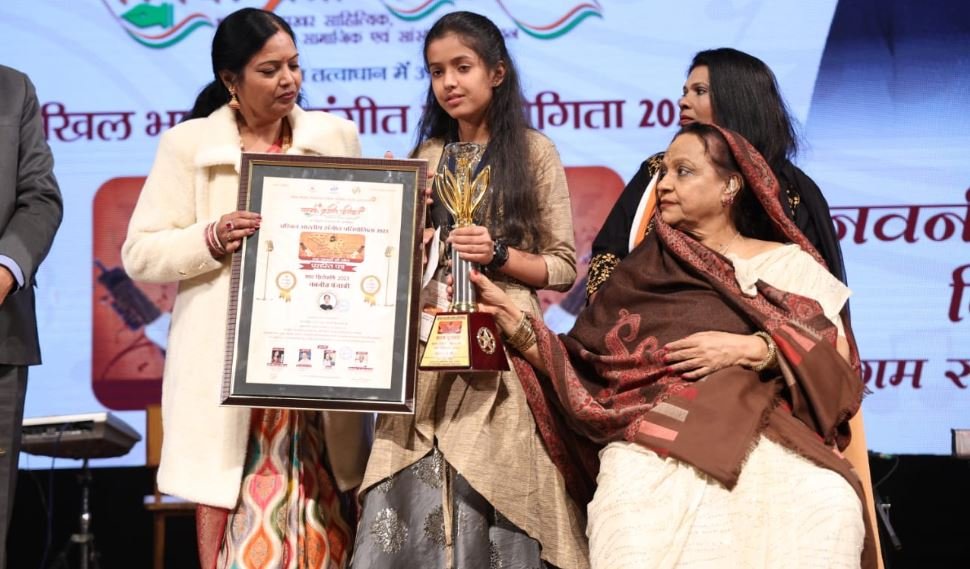 राजस्थान की 13 साल की नवनीत: 100 से ज्यादा सम्मान और प्लेबैक सिंगर बनने का सपना, जानिए उभरती गायिका की कहानी