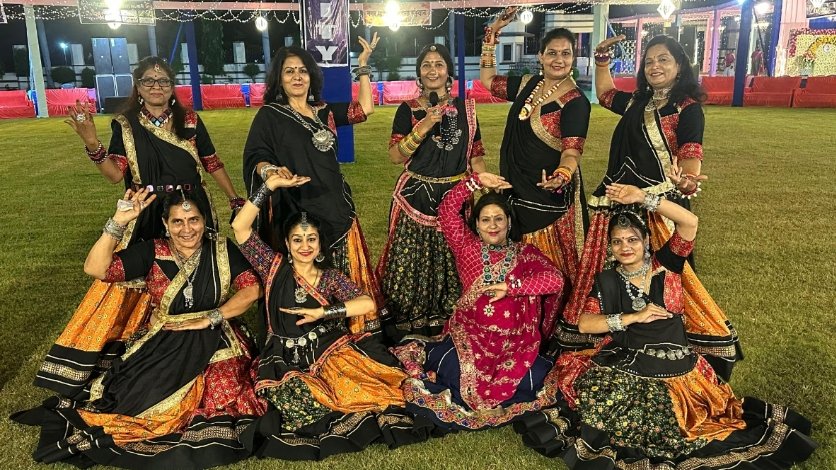 माहेश्वरी महिला संस्थान का भव्य गरबा महोत्सव: भीलवाड़ा में उमड़ी गरबा प्रेमियों की भीड़