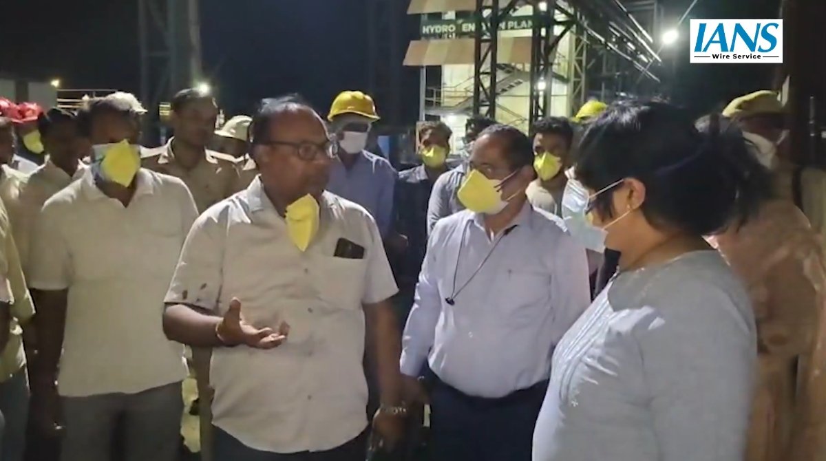 रात के अंधेरे में अमरोहा में खौफ: फैक्ट्री से गैस लीक, प्रशासन हुआ अलर्ट, NDRF टीम बुलाई गई