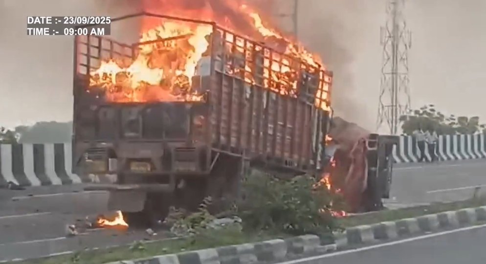 अलीगढ़ में भयानक सड़क हादसा: कार-कैंटर में टक्कर, 5 लोग जिंदा जले