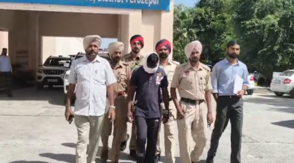 बाल काटने की दुकान से चलता था हथियारों का धंधा, पुलिस ने किया भंडाफोड़