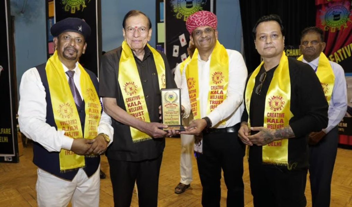 बीकानेर के जादूगर मनोज कौशिक को मिला अंतरराष्ट्रीय सम्मान, 156 जादूगरों ने मिलकर बनाया वर्ल्ड रिकॉर्ड