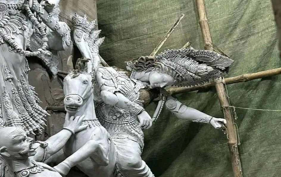 बांग्लादेश: दुर्गा पूजा से पहले 13 ज़िलों में मंदिरों पर हमले, अल्पसंख्यकों की साल भर सुरक्षा की माँग