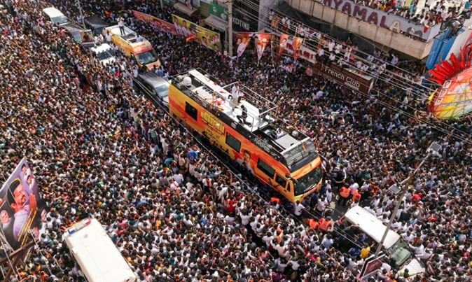 करूर में विजय की रैली में भयंकर भगदड़: 16 महिलाओं और 8 बच्चों समेत 39 ने गंवाई जान