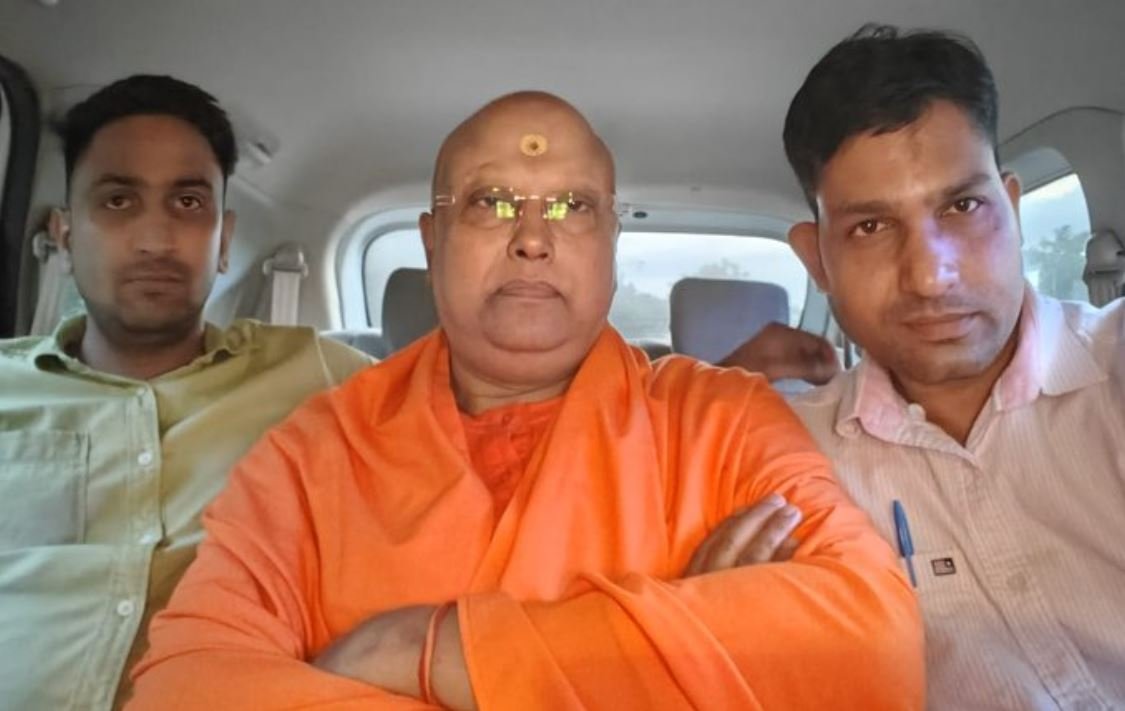 दिल्ली आश्रम अश्लील कांड में बड़ा खुलासा: यौन उत्पीड़न के आरोपों में स्वामी चैतन्यानंद आगरा से गिरफ्तार