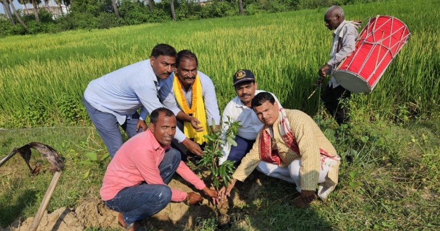 सैनिक स्कूल नालन्दा के अभिभावक की विदाई: लीची का पौधा लगाकर दिया पर्यावरण का संदेश
