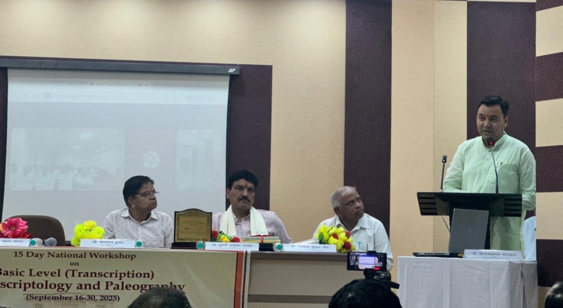 पांडुलिपियों के लिए AI: डॉ. नितिन गोयल ने दिया बड़ा बयान, सिर्फ डिजिटाइजेशन काफी नहीं, भाषाविद हैं ज़रूरी